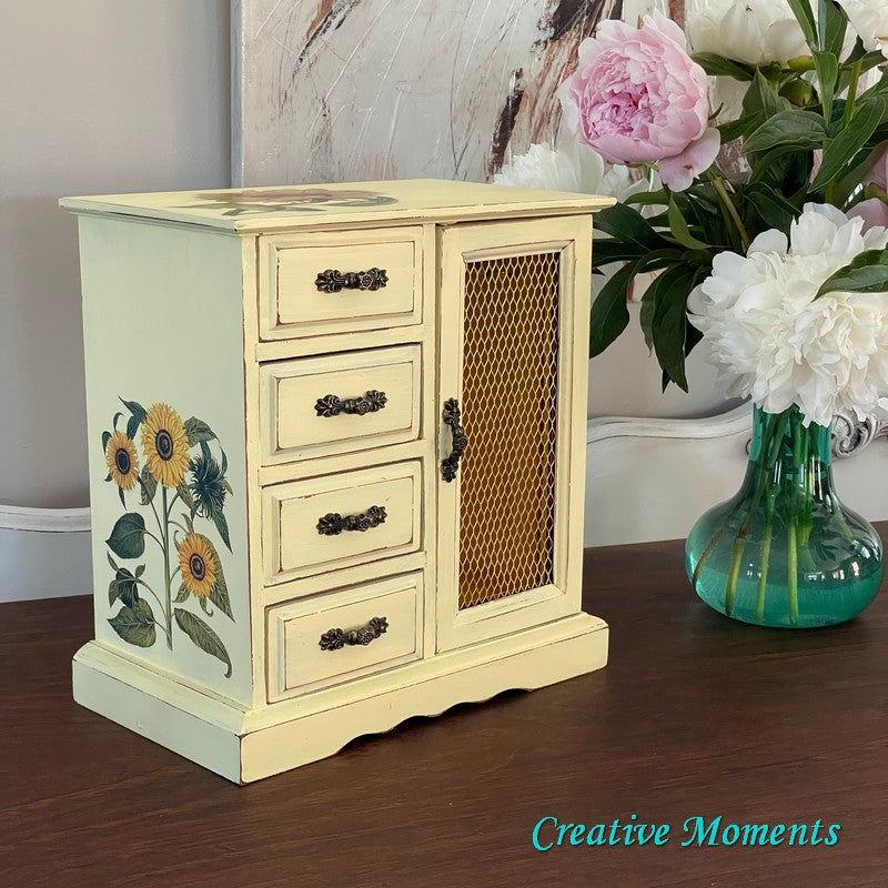 LEMONADE - Dixie Belle - Pale Yellow Chalk Mineral Paint
