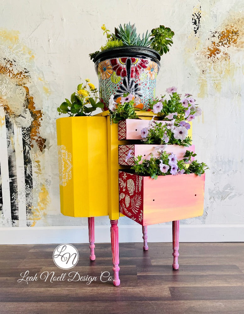 DAISY - Dixie Belle - Vibrant Yellow Mineral Chalk Paint