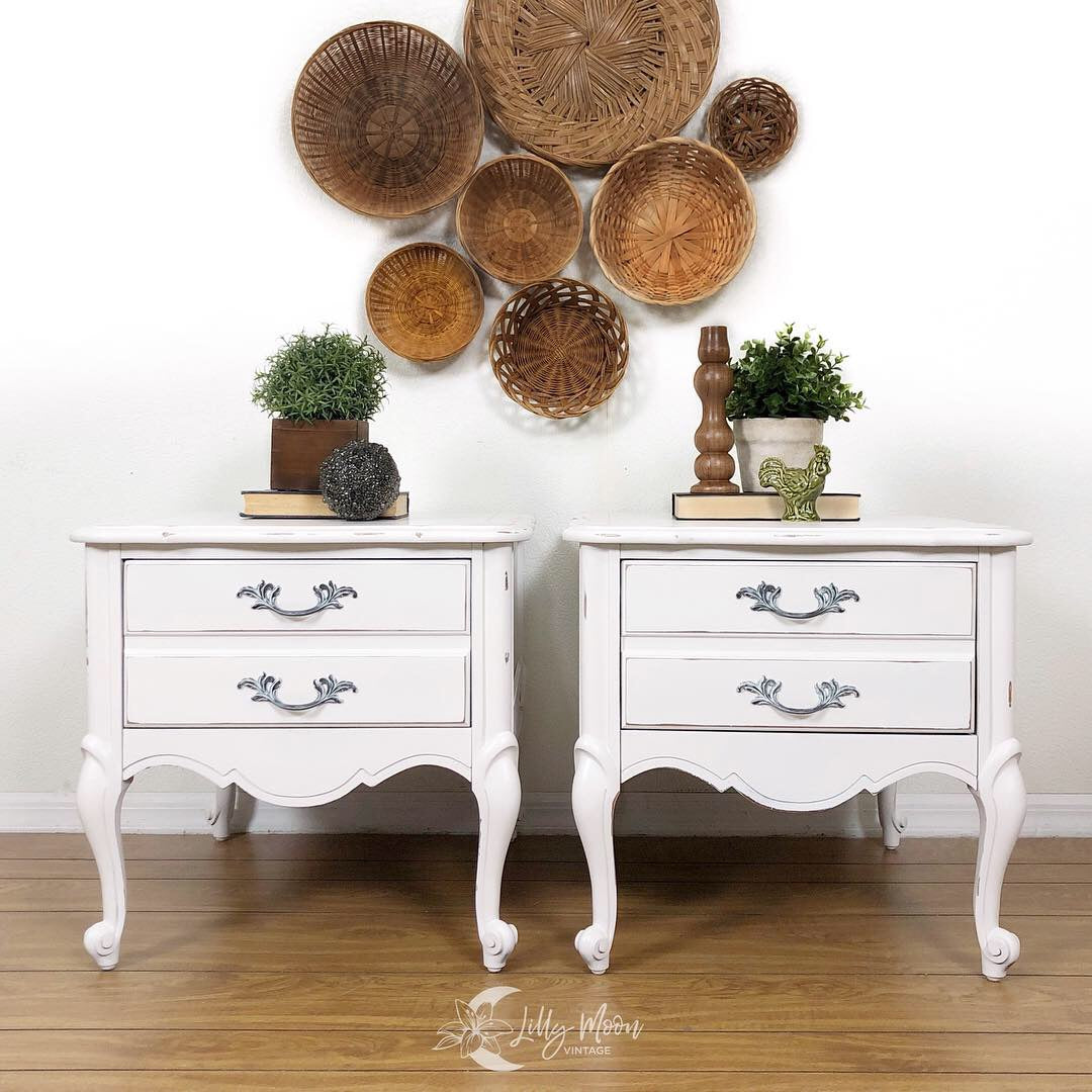 FLUFF - Dixie Belle - Soft White Slight Grey Undertones Chalk Mineral Paint