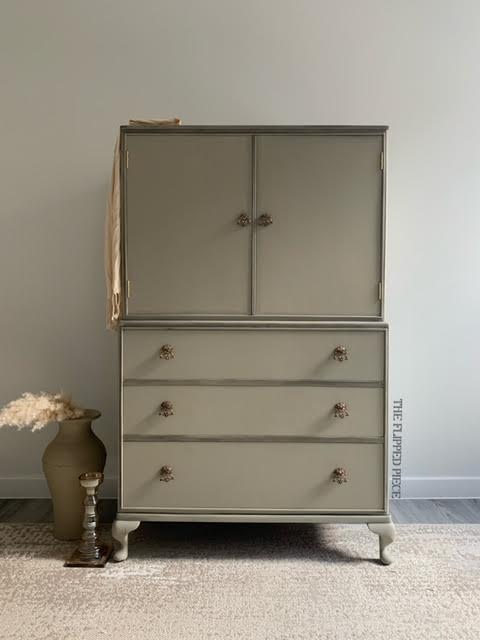DRIED SAGE - Dixie Belle - Soft Grey with Green Undertones Chalk Mineral Paint