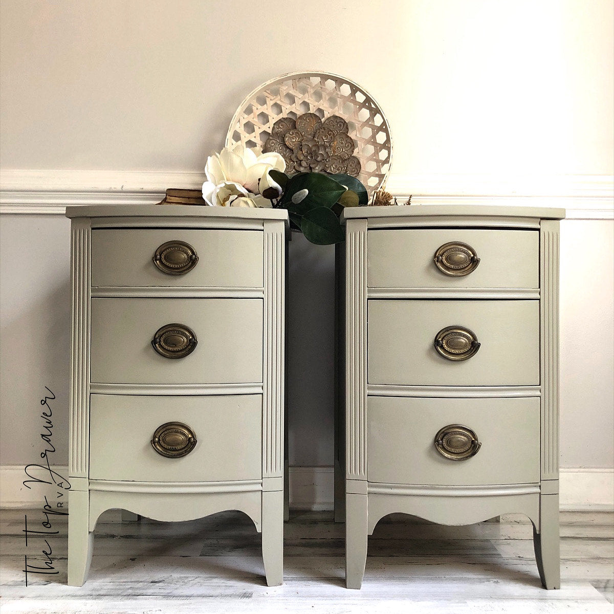 DRIED SAGE - Dixie Belle - Soft Grey with Green Undertones Chalk Mineral Paint