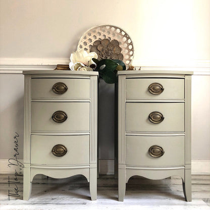 DRIED SAGE - Dixie Belle - Soft Grey with Green Undertones Chalk Mineral Paint
