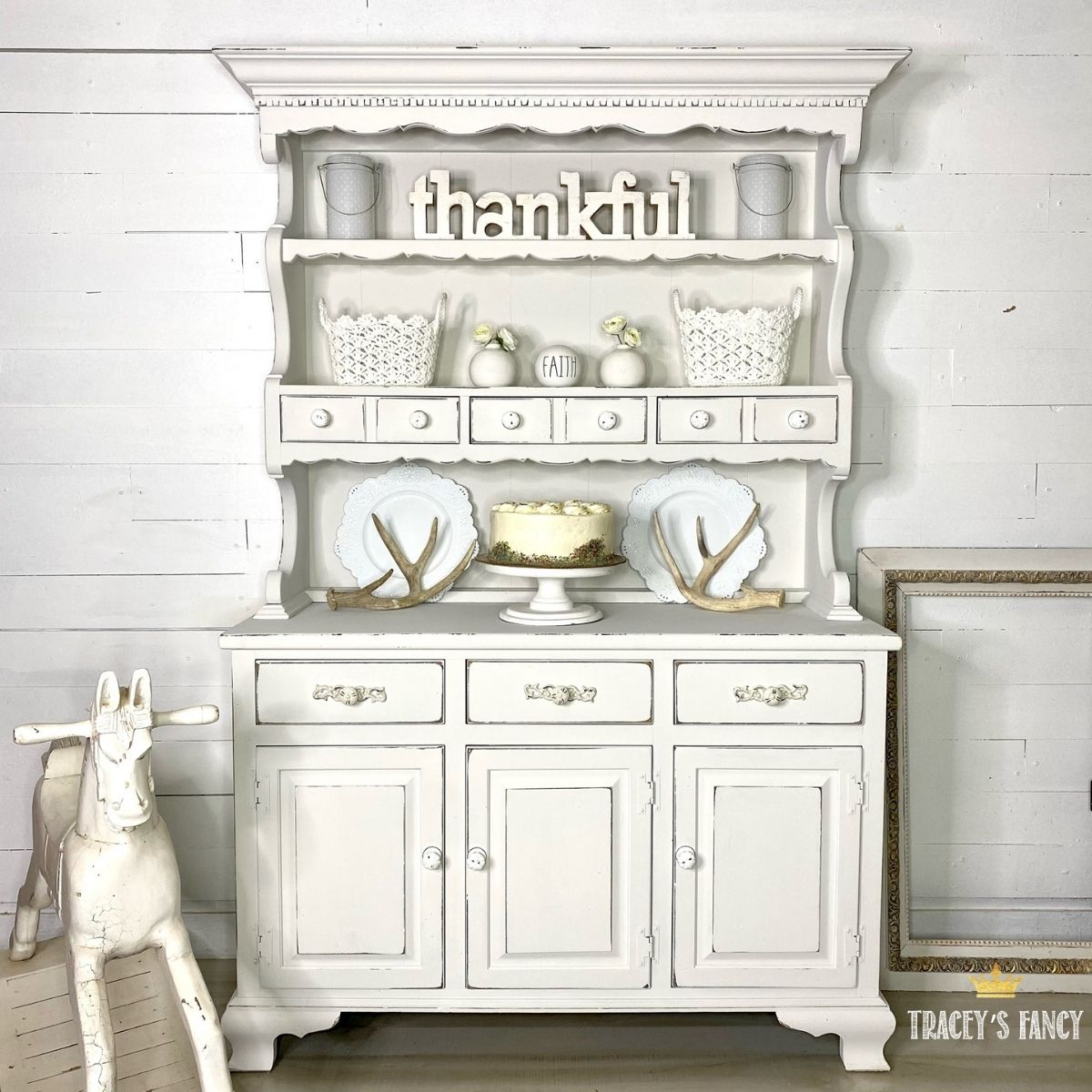 FLUFF - Dixie Belle - Soft White Slight Grey Undertones Chalk Mineral Paint